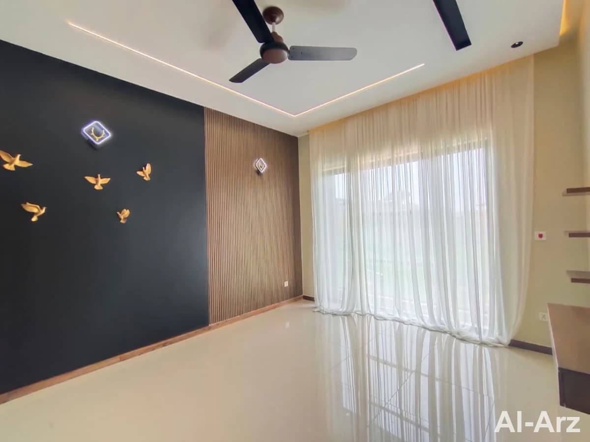 Modern 10 marla house for sale — image 5