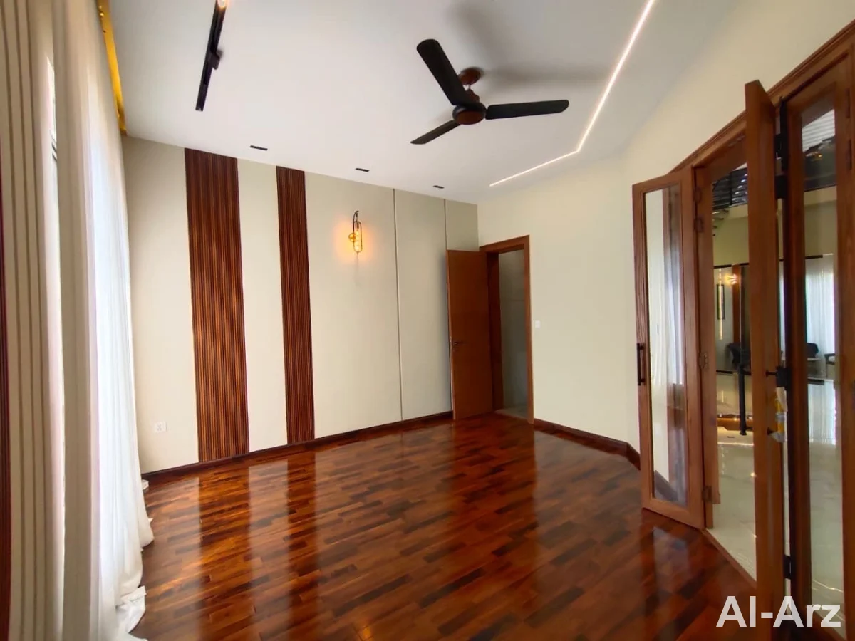 Modern 10 marla house for sale — image 10